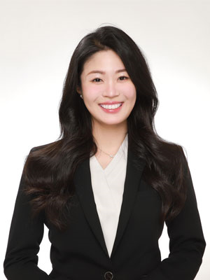 Photo of Dr Margaret Zhang